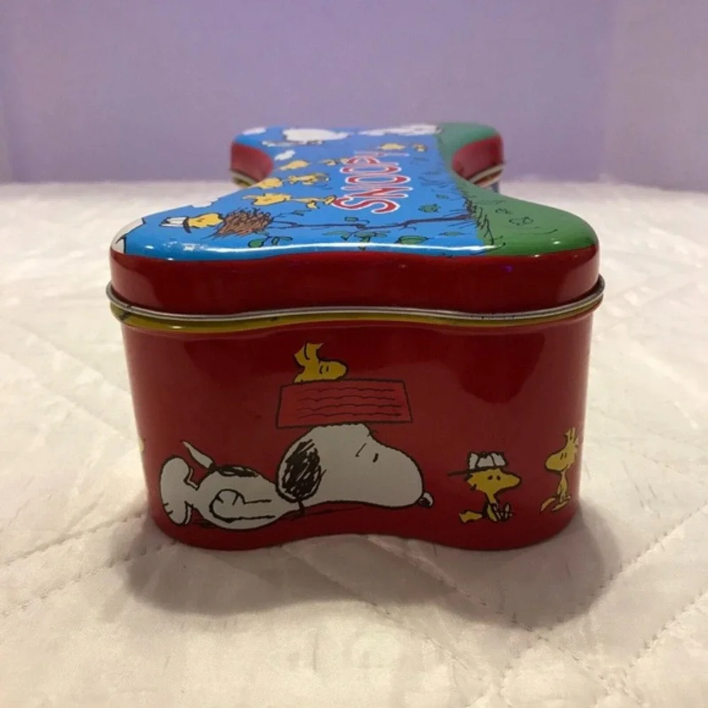 1999 Snoopy & Woodstock collectors bone shaped tin